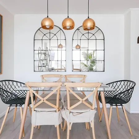 Golden Nomad 2D Barrio Italia Apartment